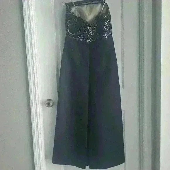 Ann Taylor gown. Sz 10. - Picture 2 of 4